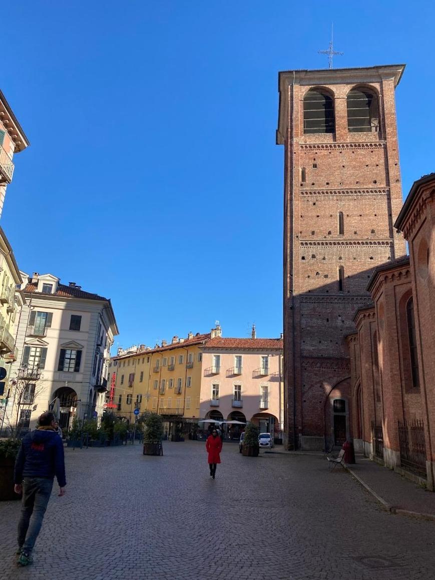 Maschera Di Ferro Appartamento In Centro Storico بينيرولو المظهر الخارجي الصورة